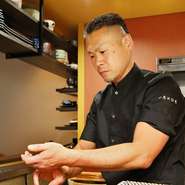 和食というと、つい身構えてしまう方も多いと話す川勝氏。幅広い世代が納得できる本格的な和食を丁寧に手掛け、ゆったりと過ごせる空間づくりを大切にされています。