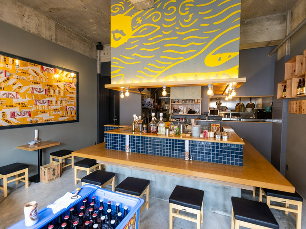 一人でも入りやすいように明るく開放的な空間づくりを