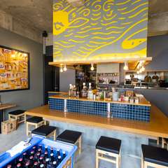 一人でも入りやすいように明るく開放的な空間づくりを