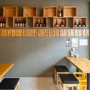 普段のデートも旅行で訪れたときでも、オススメの日本酒があります。それは、沖縄県内唯一の酒蔵「泰石酒造」の『黎明生原酒』。日本酒専用の生樽、キーケグに詰めてもらった日本酒は絶品です。串カツとどうぞ。