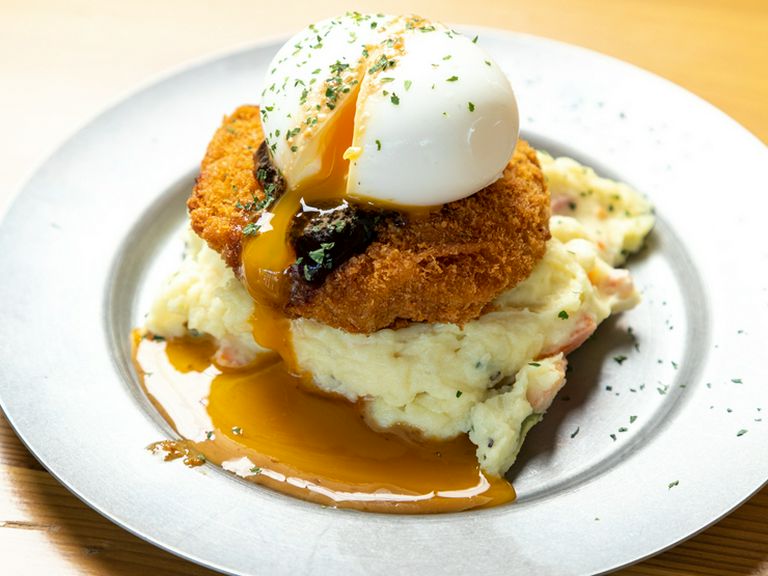 黄身が流れ始めると同時に気分もアガル『メンチ切るポテト』