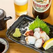 食べ応えのある肉類はもちろんですが、実は海鮮にも力を入れています。地元のみならず、九州から届けられる魚介類の鮮度はバツグン。仕入れによって魚介の種類は変わるため、その日の味を楽しめます。