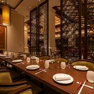 開放的な半個室が設けられており、気軽に利用可能