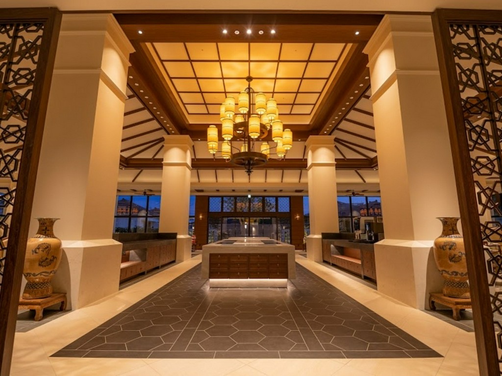 入店した瞬間に、日常から切り離され非日常の世界へと誘われる