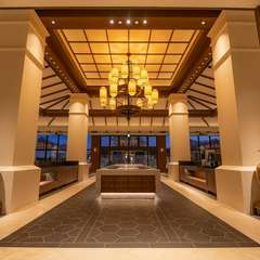 入店した瞬間に、日常から切り離され非日常の世界へと誘われる