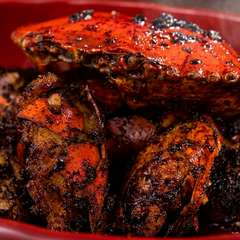 甲羅の中にぎっしり詰まった身を楽しむ『ノコギリガザミのブラックペッパー炒め』