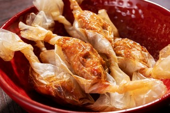 地鶏の旨みを余すことなく満喫できる『やんばる地鶏の沖縄ペーパーチキン（4包）』