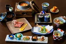 沖縄素材にこだわった島料理コース