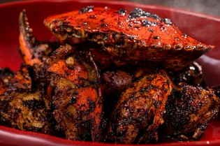 やみつきになる味わい『ノコギリガザミのブラックペッパー炒め』