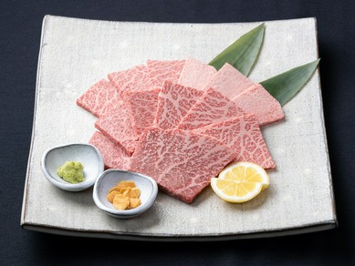 赤身肉の食べ比べを楽しめる『黒毛和牛赤身の五種盛り』　