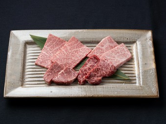 人気メニューの豪華盛り合わせ『黒毛和牛四種盛り』