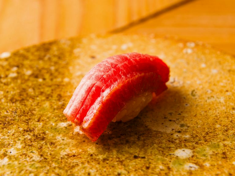 こだわりの天然本鮪。中とろの柵漬け