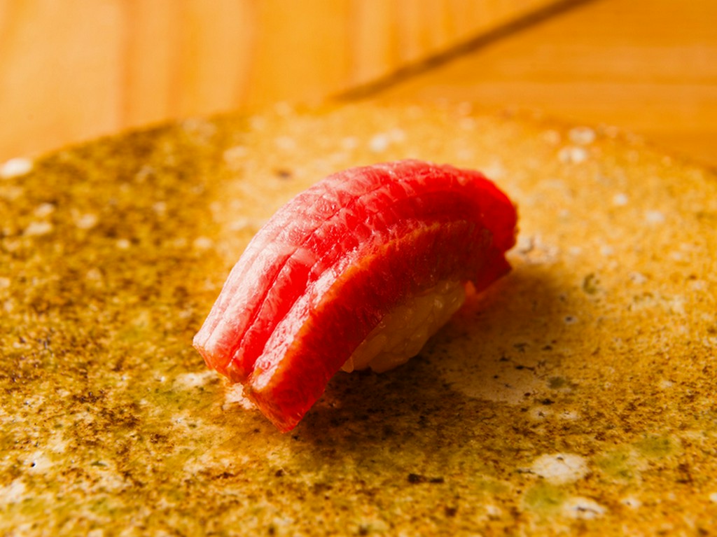 こだわりの天然本鮪。中とろの柵漬け