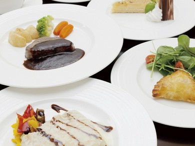 華やかな料理が食卓を彩る『フレンチフルコース』