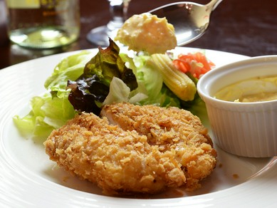 サクサク食感がたまらない『鮮魚のフライ』