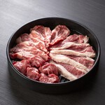 まずは4種セット!!４種類を一皿に
肩ロース・モモ・サーロイン・ヒレ