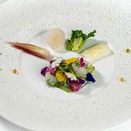 福井県産のお肉、お魚、お野菜をたっぷり使用しています。福井ならではの食材もございますので、県外からお越しのお客様にも、よりお料理を美味しく、楽しくお楽しみいただけます。