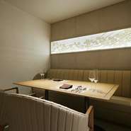 ４名様用個室と８名様用の個室をご用意しております。接待や会食、デート、様々な用途でご利用いただけます。