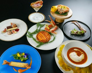 福井の誇る越前ズワイガニを、これまで食べたことがないようなフレンチ・フルコースにしてみました。