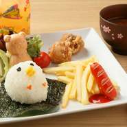 しそおにぎり・おみそ汁・とりのからあげ・ポテトサラダ・ウインナー・フライドポテト・ジュース付き
