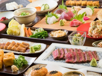 ライブ感のあるカウンターで旬の料理と日本酒をお楽しみください