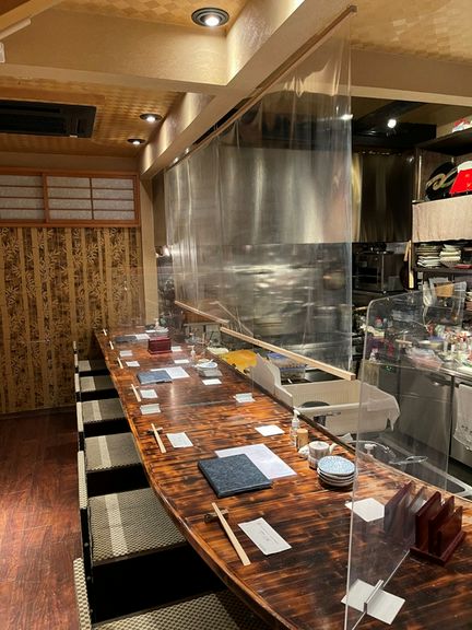 ゆったりしたテーブルや個室とコース料理もご用意しております