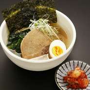 料理長激推し！こだわり抜いた極上スープと特製麺！●ハーフサイズ…550円