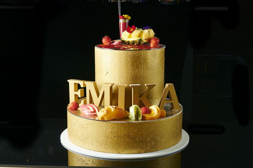 飲み放題 記念日誕生日専用プラン約30種飲み放題付豪華名前&メッセージ入りバースデー・お祝いプレート付