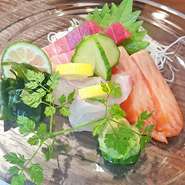 店主目利きの新鮮なネタでご提供致します。