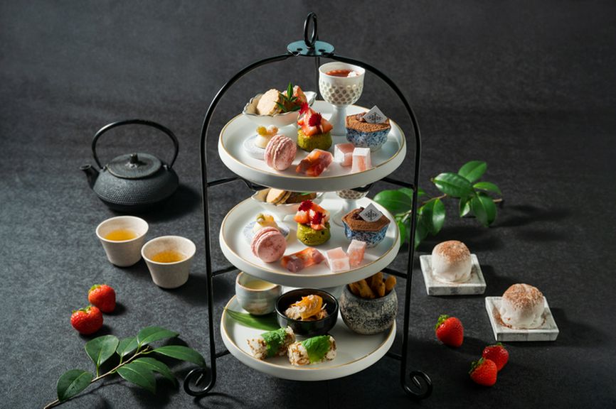 九州各地の煎茶、ロンネフェルトの紅茶とともに、季節の和菓子やタルト等をお楽しみいただくプランです。
