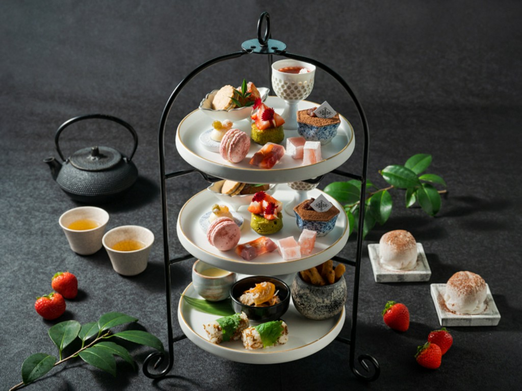 九州各地の煎茶、ロンネフェルトの紅茶とともに、季節の和菓子やタルト等をお楽しみいただくプランです。
