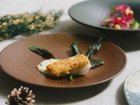 お客様の目の前で仕上げるさつまビーフを使用したすき焼きや、旬を迎える地元食材をお楽しみいただけます。