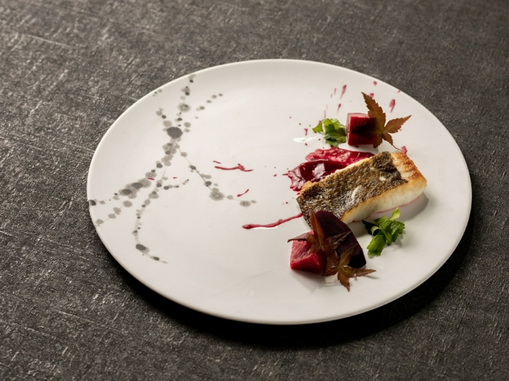 里山の旬素材による前菜と、季節のお魚料理、九州の肉のメインディッシュをお楽しみ頂くランチコースです。