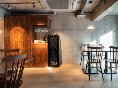 オシャレな空間とおいしい料理。会話に花を咲かせる大人女子会