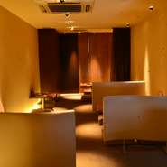 店内は落ち着いたオシャレな空間です。座席も個室、掘りごたつなど各種ご用意しておりますので、様々なシーンでご利用ください！