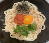 風味豊かな唐辛子で仕込んだ明太子は一粒一粒が口の中で弾ける食感。口の中で広がる旨味、すっきりとした辛さがうどんによく絡みます