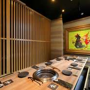 ２名様から最大14名様まで入れるお席をご用意しております。９名以上はお問い合わせください。