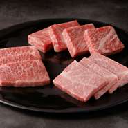 本日おすすめの厳選和牛霜降り肉を各種盛合わせに致しました。とろける厳選和牛霜降り肉をご堪能ください。※ご注文は2人前より承ります。