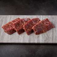 宮迫博之がこだわり抜いた3日間かけ旨味を凝縮した牛宮城特製塩タレ。
宮迫ハラミとの抜群の相性をお楽しみください。