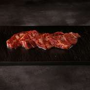 深い味わいと柔らかい肉質にこだわった上ハラミを牛宮城特製タレと合わせました。溢れる肉汁をご堪能ください。