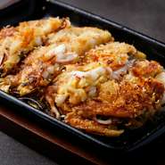 ゴロゴロ入った海鮮と鉄板で焼き上げる韓国風チヂミは、牛宮城の大人気メニューです。