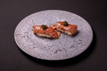 牛宮城の名物を揃えながら、様々な部位を彩りどりの食べ方で楽しめるコースです。