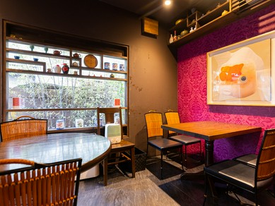 最大8名まで利用可能な個室空間