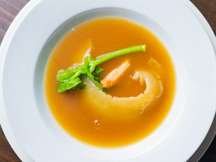 白湯スープで煮込んだ『フカヒレ姿煮』