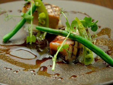 柔らかくジューシーな旨みがほとばしる『神戸ポークのグリル　マスタードソース』