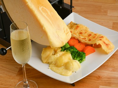 本場スイスのラクレットを満喫『ラクレットチーズ』
