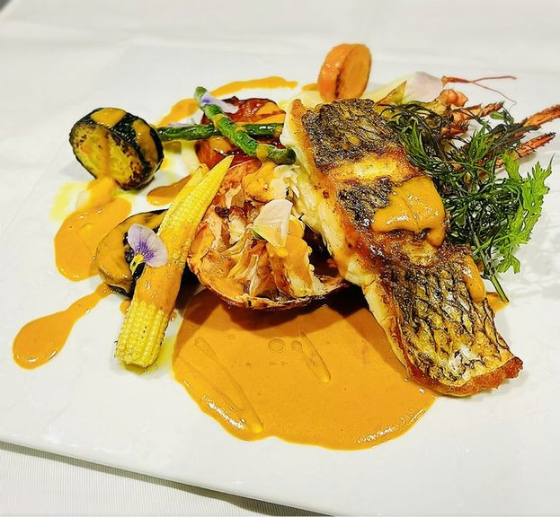 真ダイとオマールエビのソテー アメリケーヌソース