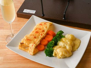 テーブルを華やかにしてくれる『ラクレットチーズ』