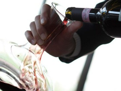 ソムリエセレクトによる100種以上の高品質ワイン