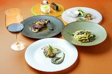 乾杯スパークリングワイン付きの全9品のフルコース